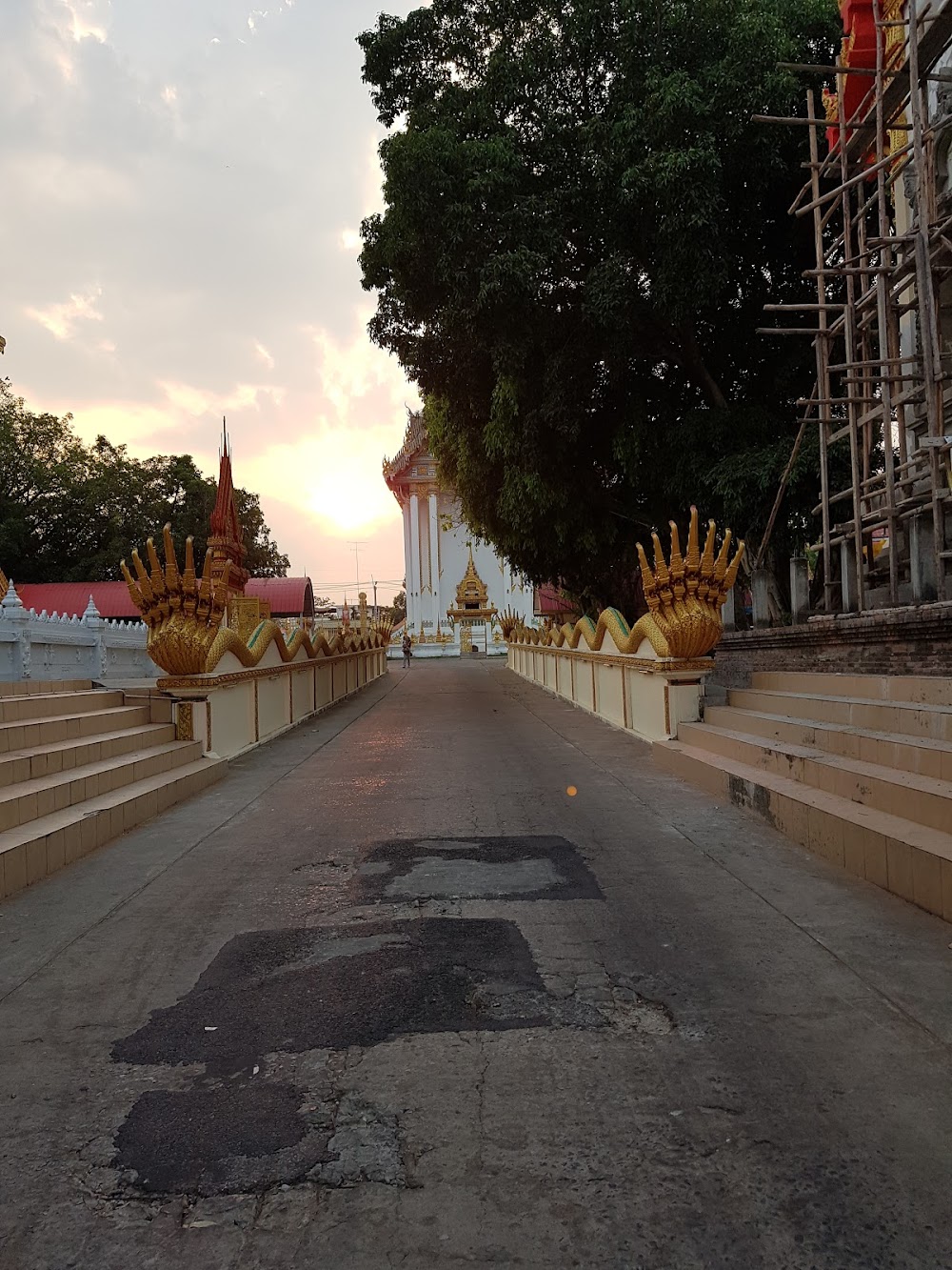 Wat Bueng Phra Lan Chai