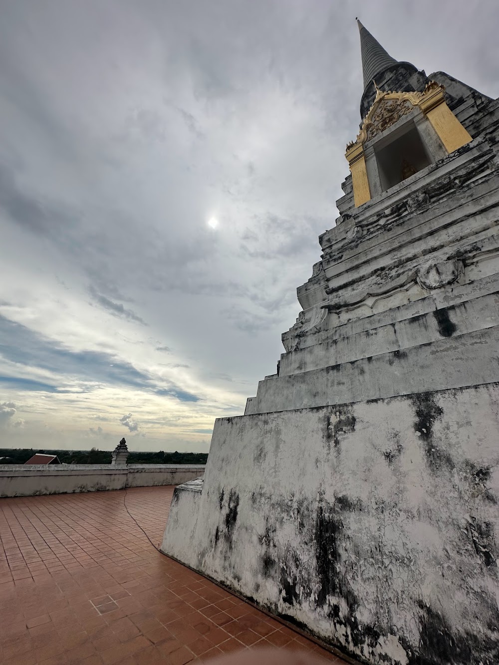Wat Phu Khao Thong