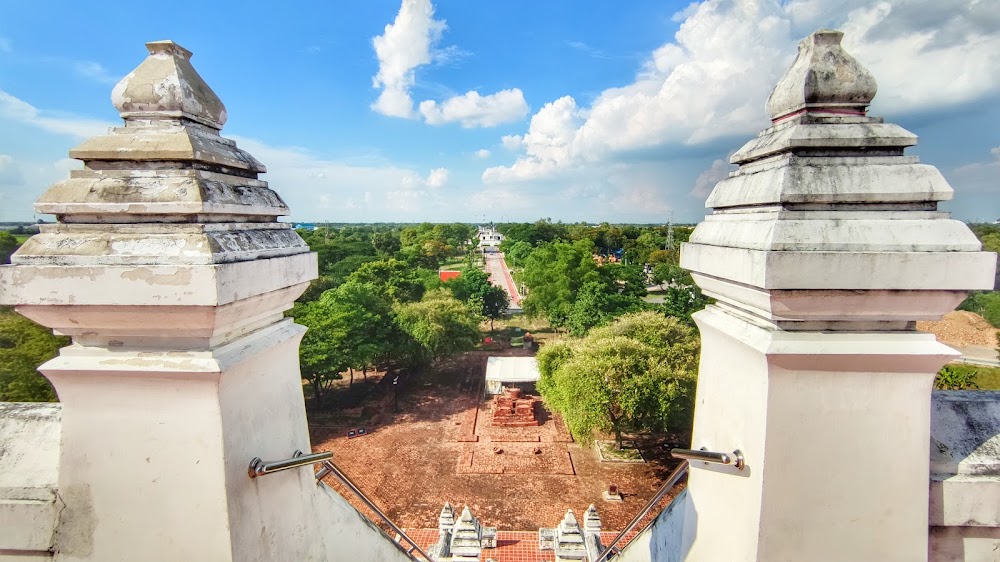 Wat Phu Khao Thong