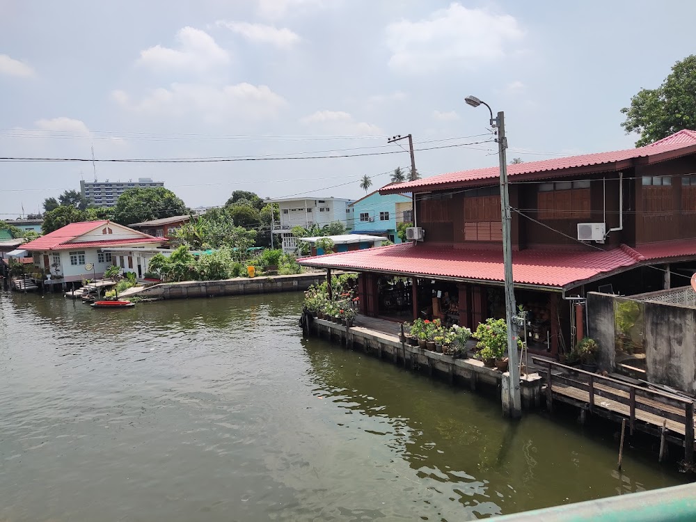 Wat Sai Floating Market