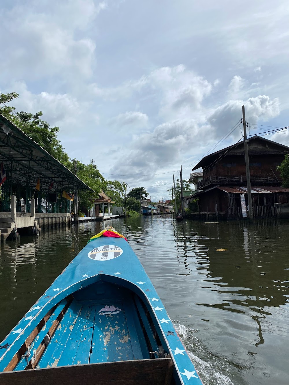 Wat Sai Floating Market