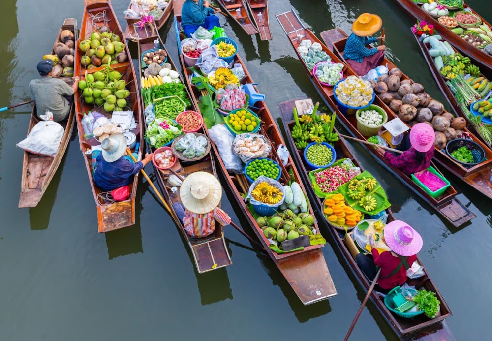 Wat Sai Floating Market