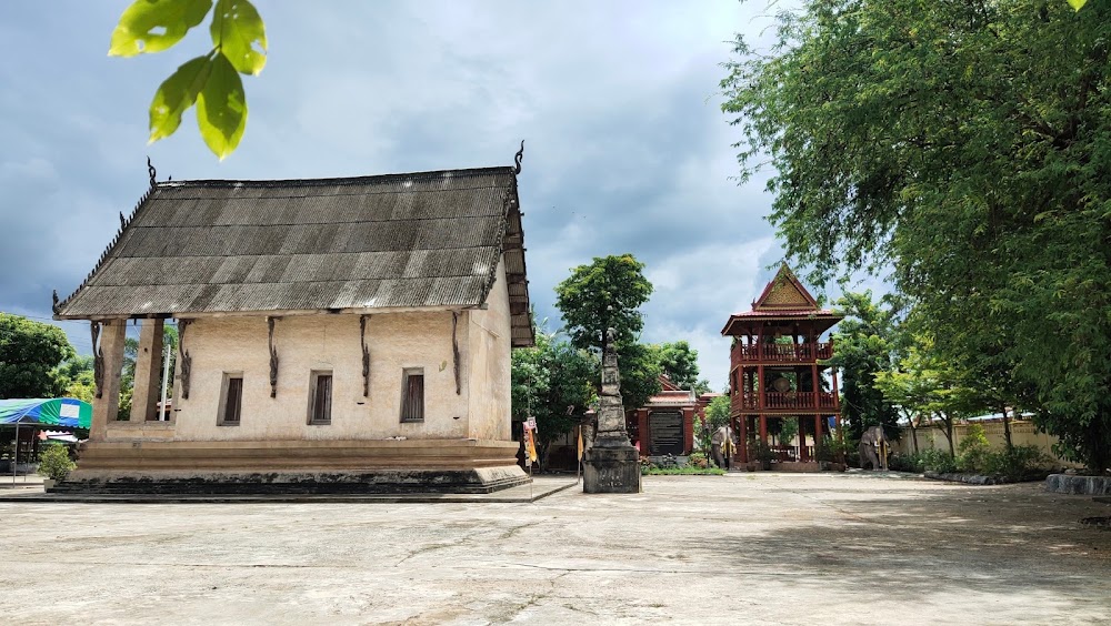 Wat Si Mongkhon or Wat Na Sai