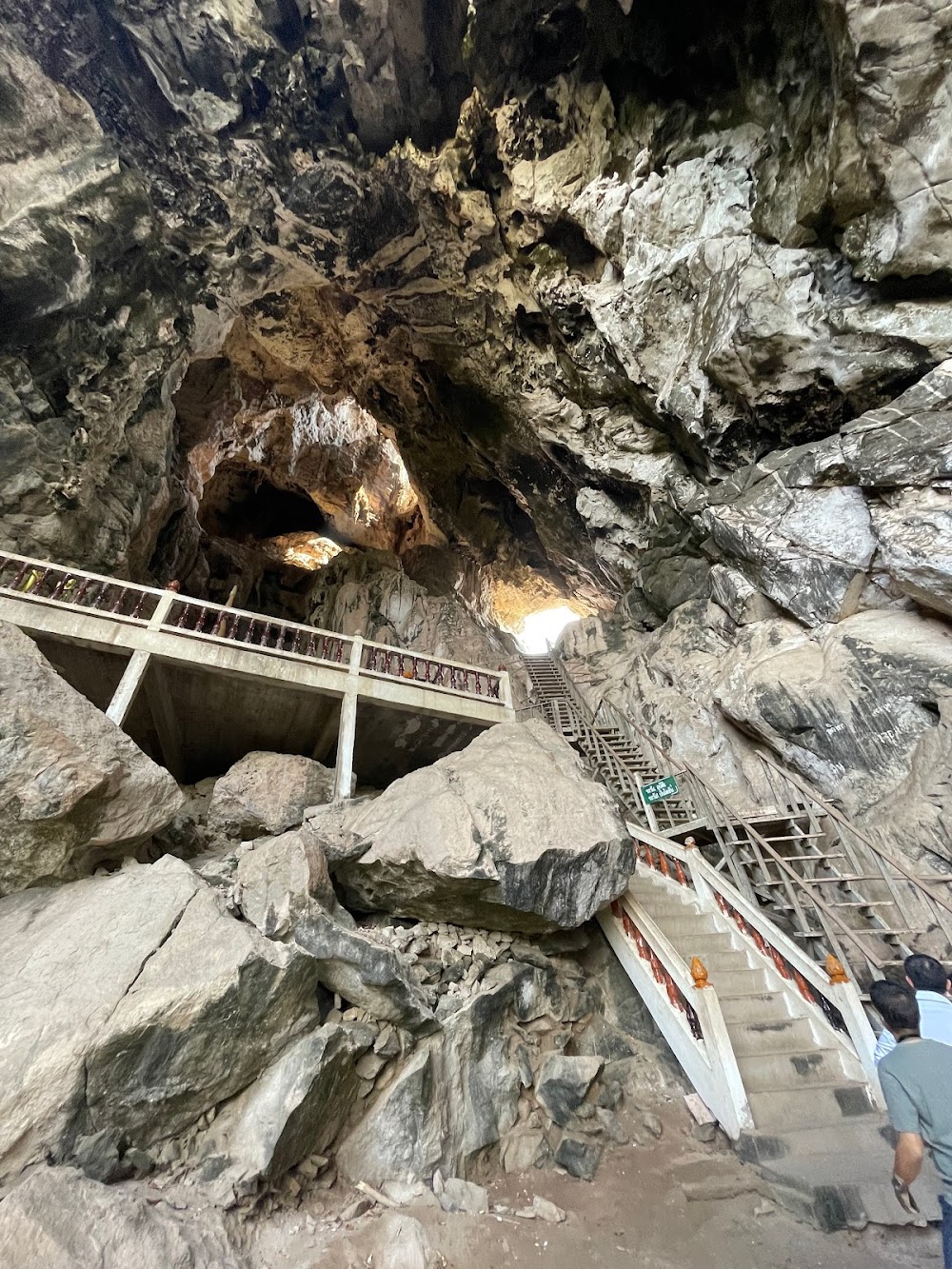 Wat Tham Khao Chakan