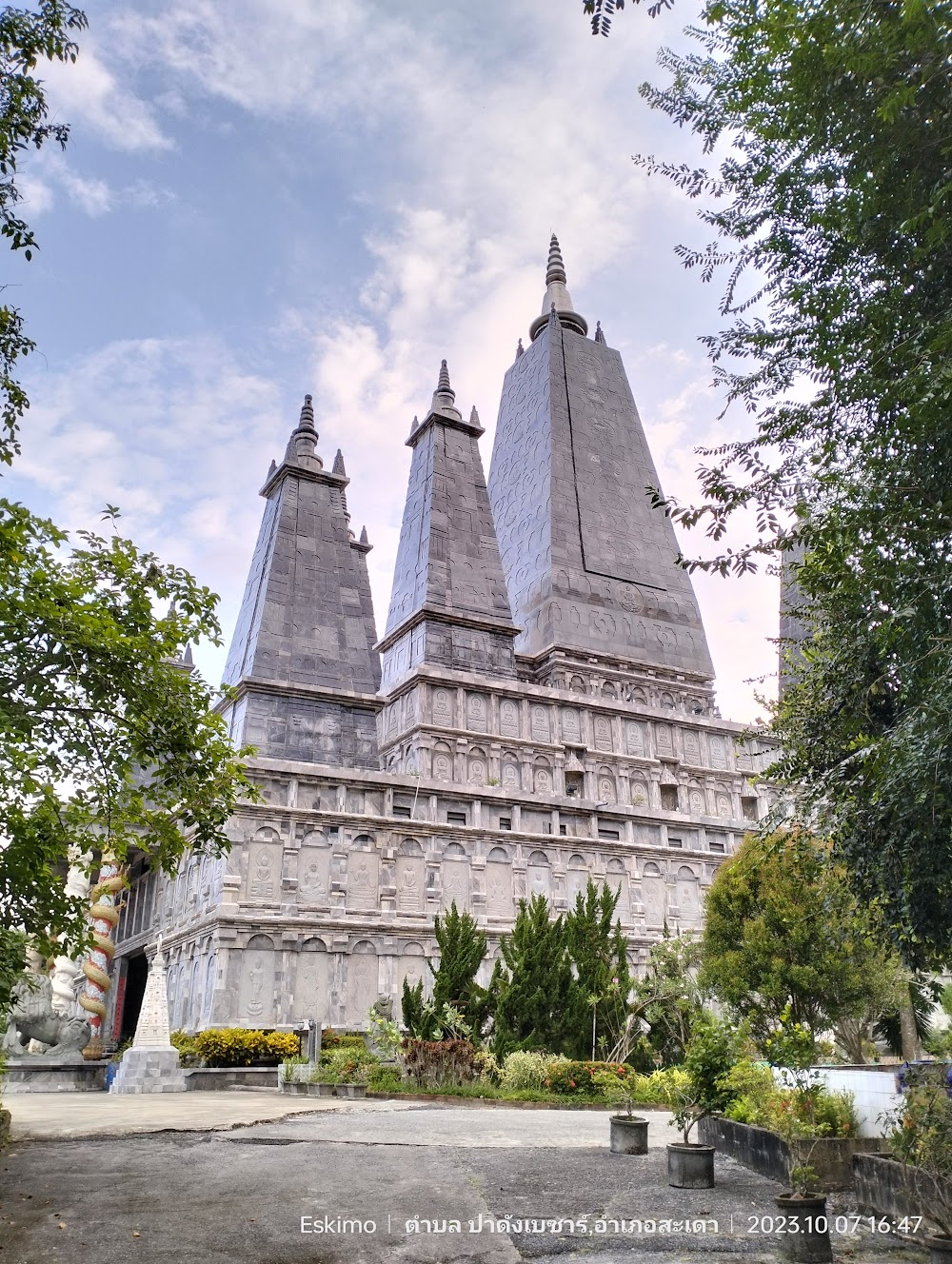 Wat Tham Khao Rup Chang
