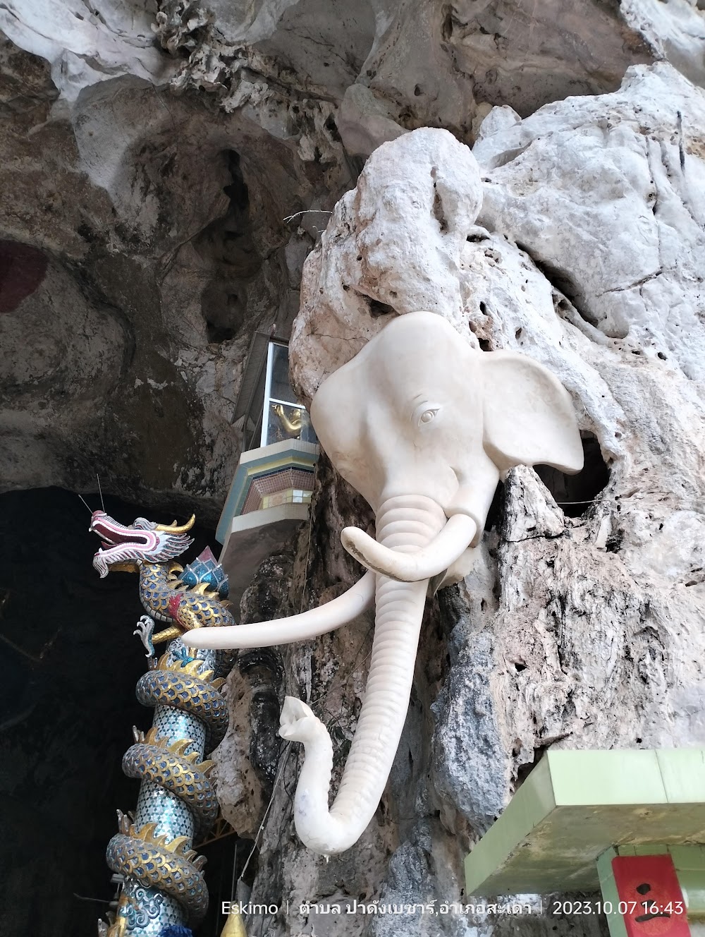 Wat Tham Khao Rup Chang
