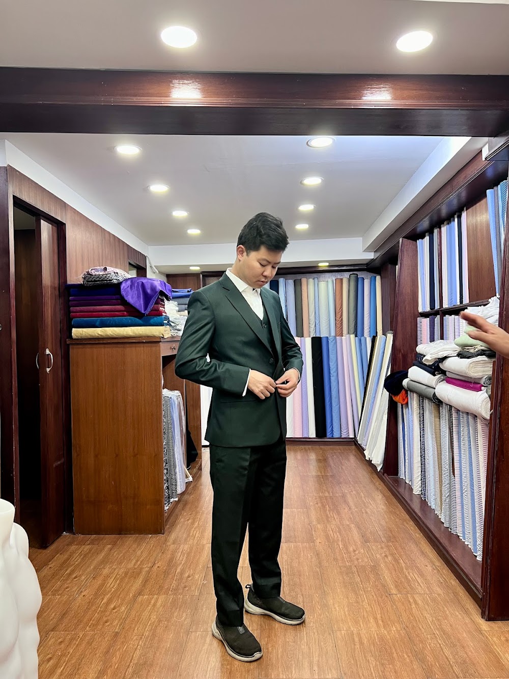 Giri’s Custom Tailor