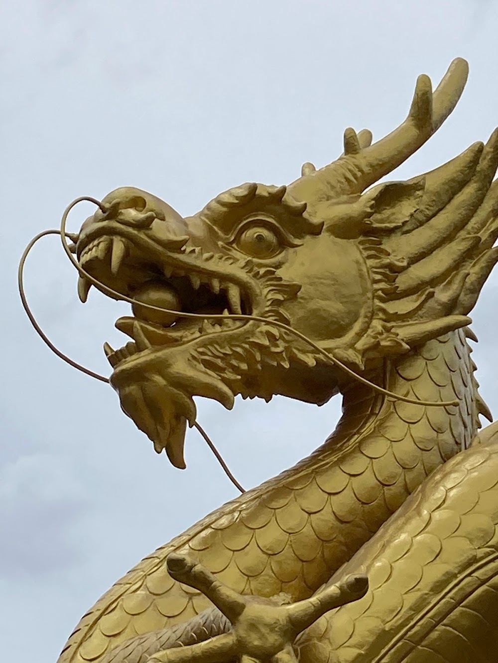 Hai Leng Ong statue (golden dragon monument)