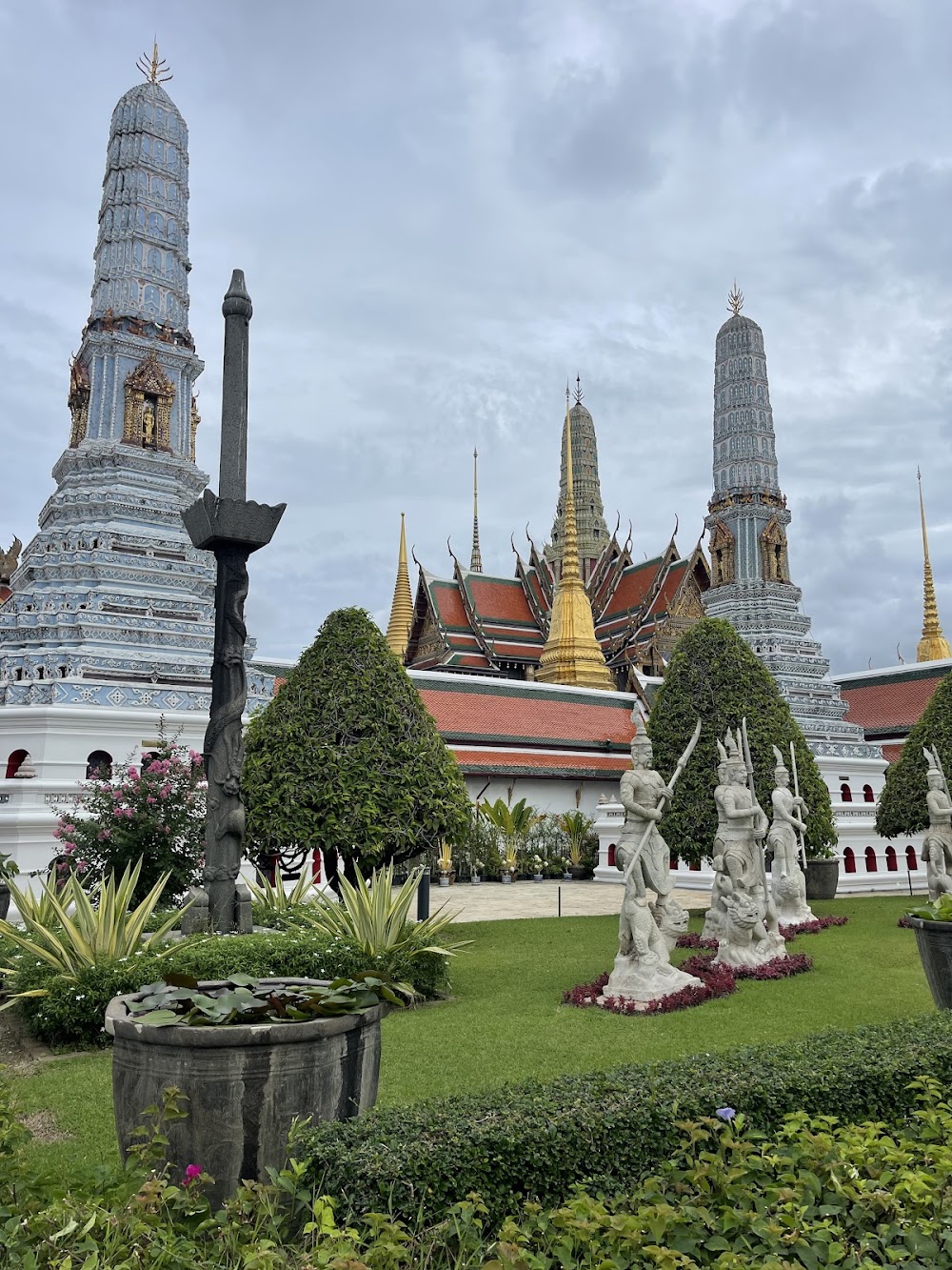 Hem Thai Tour Guide