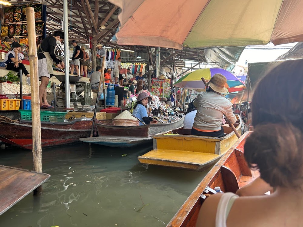 Hem Thai Tour Guide