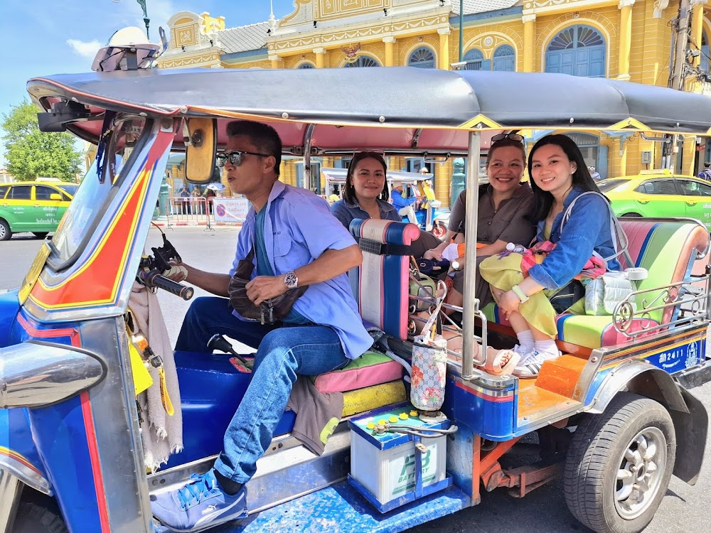 Hem Thai Tour Guide