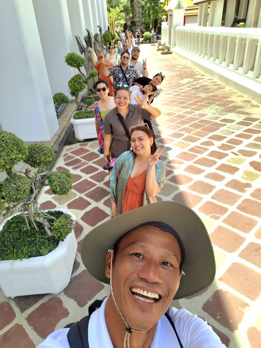 Hem Thai Tour Guide