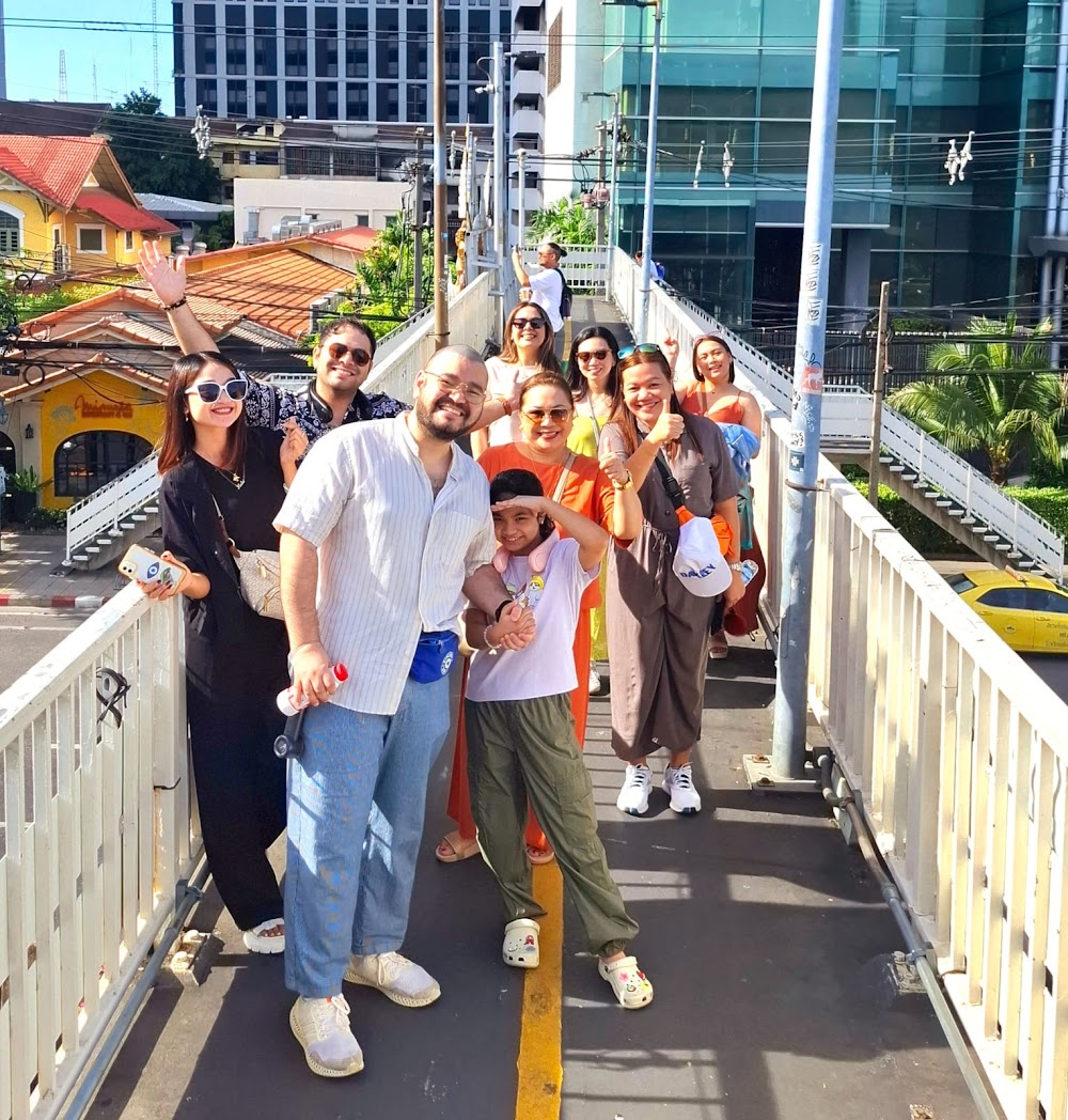 Hem Thai Tour Guide