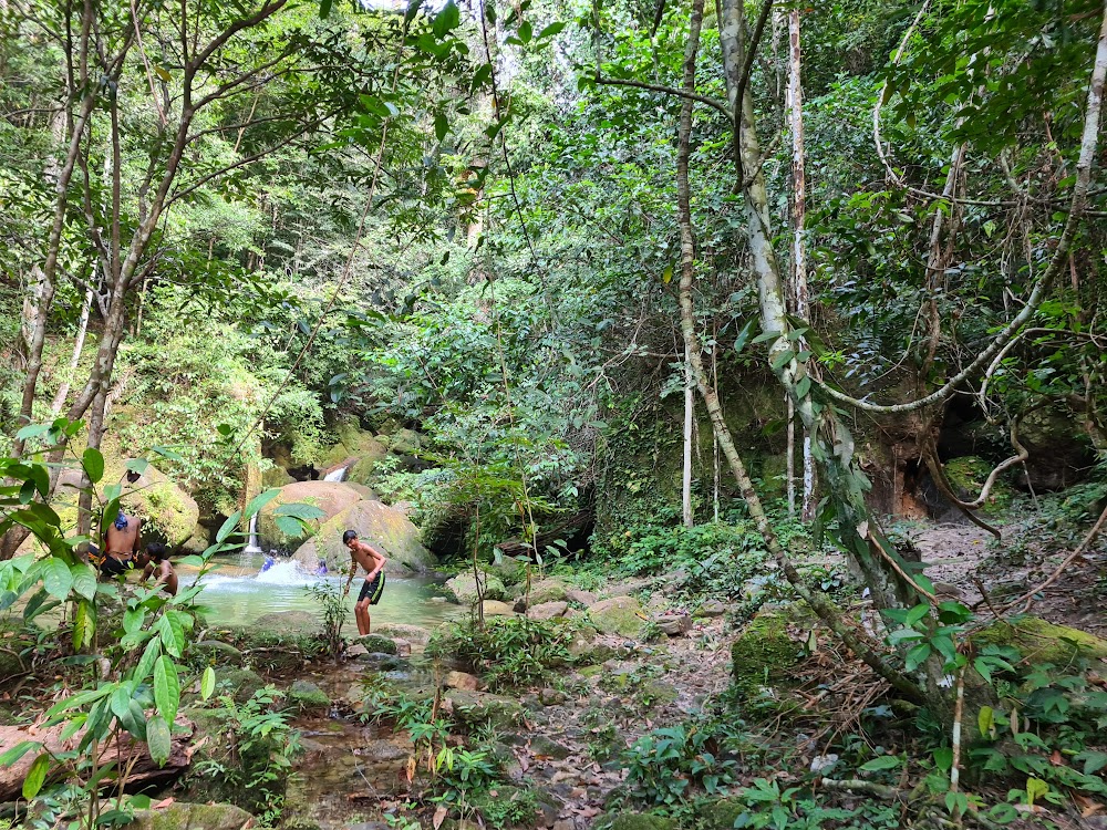 Kaeng Hin Phoeng