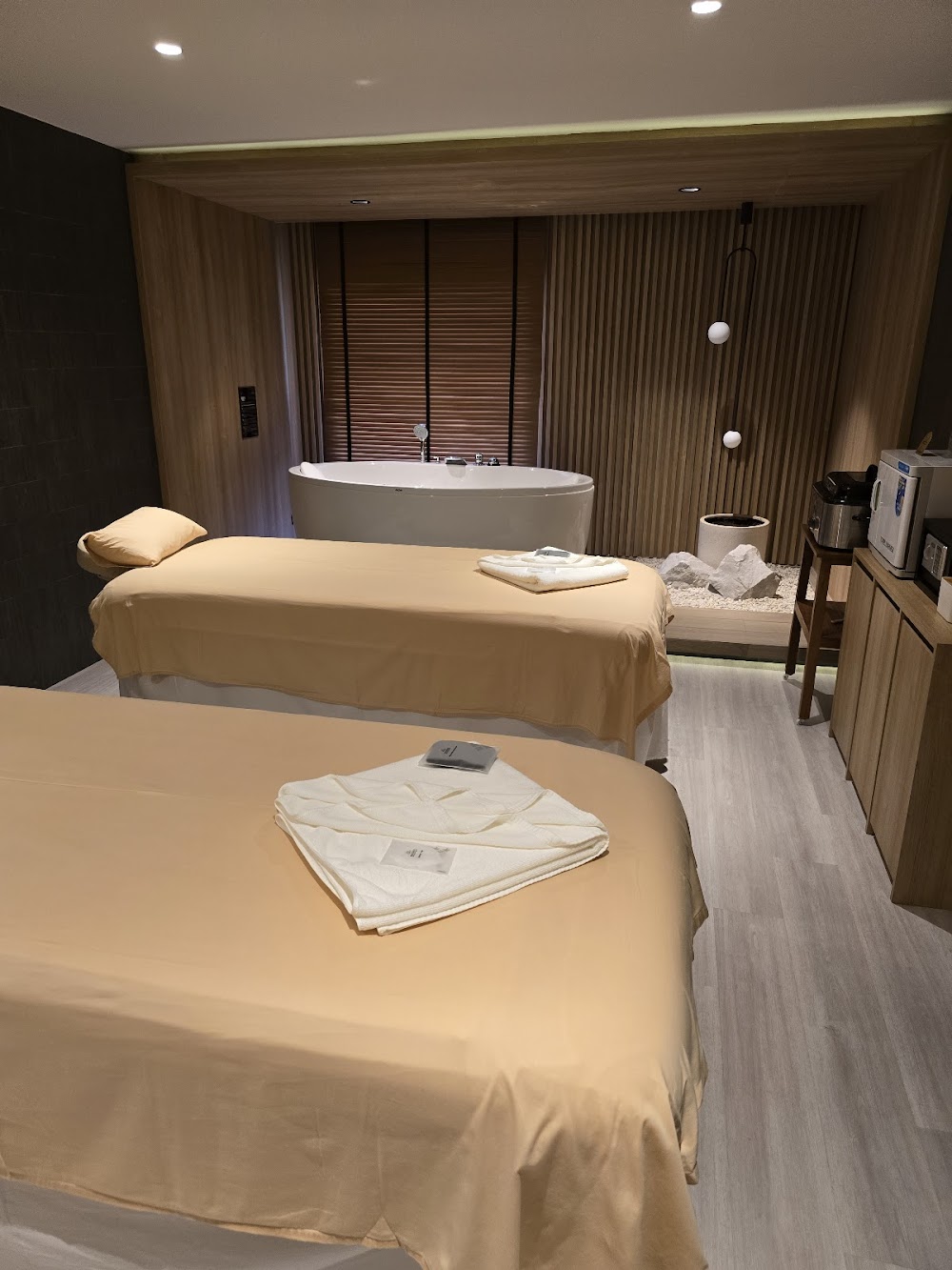 Makkha Health & Spa (ratchadamnoen)
