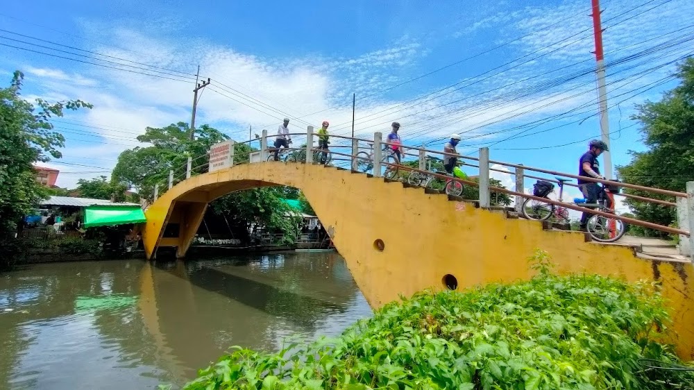 Phanthai Norasing Floating Market