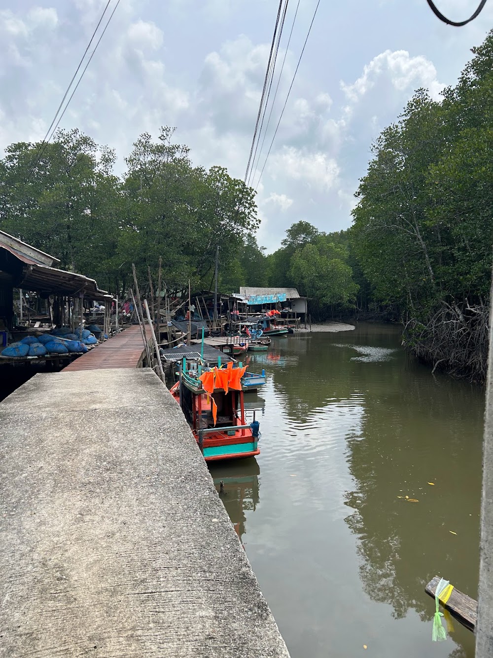 Salak Khok Kayak Station