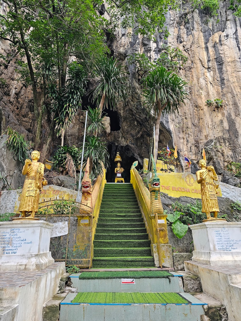 Wat Phu Tham Phra