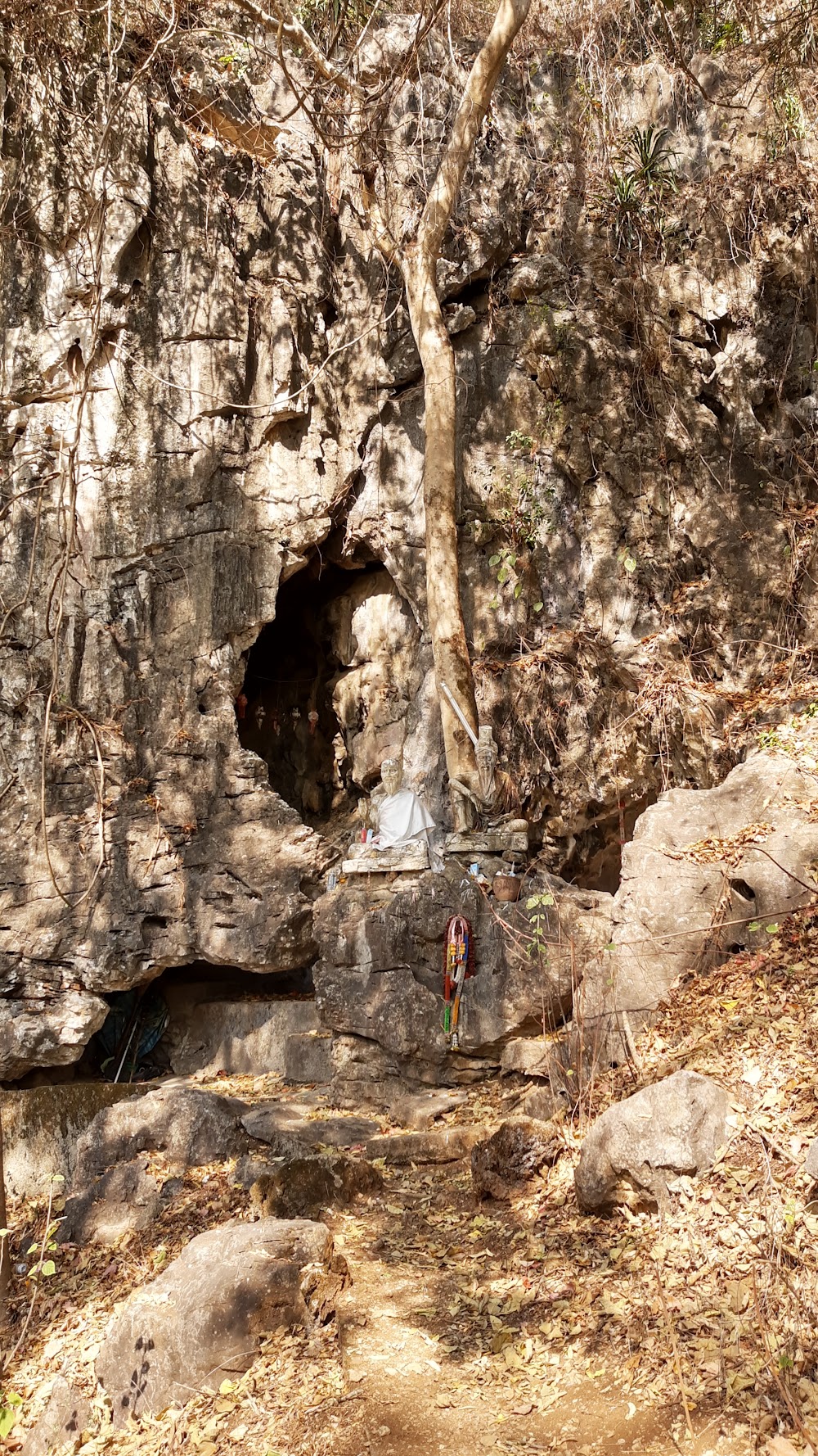 Wat Phu Tham Phra